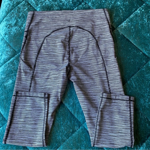 Athleta cropped strip leggings EUC - Picture 2 of 4